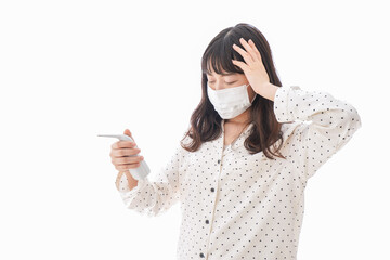 風邪をひいた若い女性