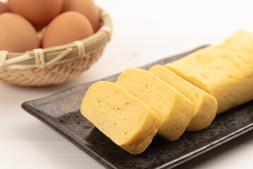 玉子焼きと生卵