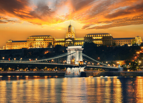 Chain Bridge and Royal Palace in Budapest in the evening - Powered by Adobe