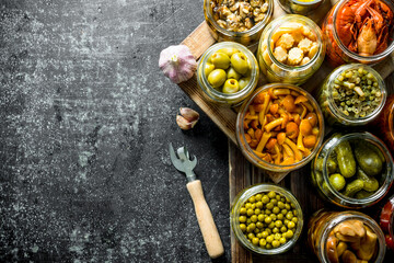 Jars with variations of pickled food on a tray.