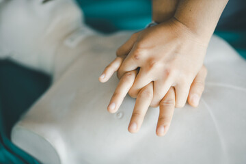 Demonstration of how to perform hands-on CPR on a plastic manikin for an effective experiment.

