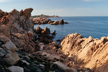 La costa tra Cala Rossa e Cala Tinnari