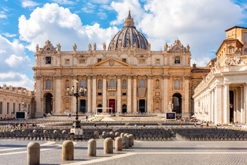 Obraz premium St. Peter's basilica in Vatican, center of Rome, Italy