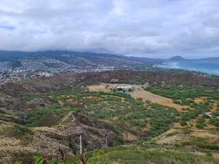 Fototapeta na wymiar Volcanic Crater of Diamond Head and the Koolau Range mountains, Oahu, Hawaii