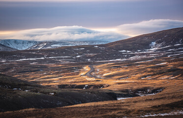 Strada del nord Islanda inserita in un fantastico scenario desolato. © Giacomo