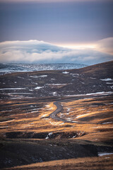 Strada del nord Islanda inserita in un fantastico scenario desolato. © Giacomo