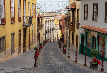 Urlaub auf Teneriffa auf den Kanarischen Inseln: Sightseeing - Das schöne Dorf La Orotava im...