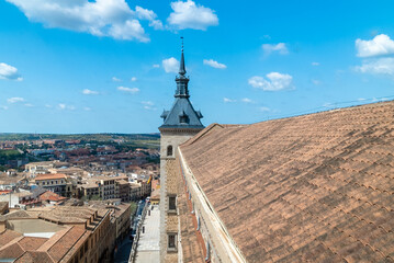 Toledo, España. April 29, 2022: Toledo Cathedral with blue sky and panoramic city landscape. - obrazy, fototapety, plakaty