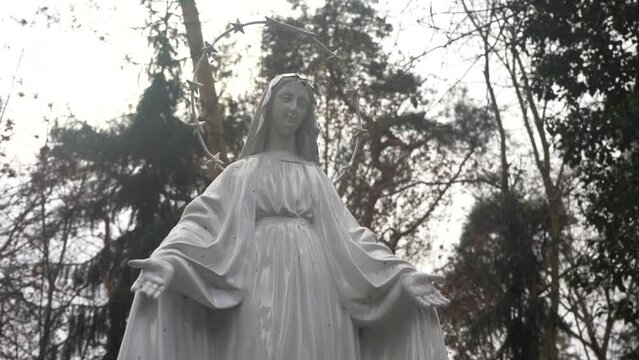 Estatua de la Virgen Maria