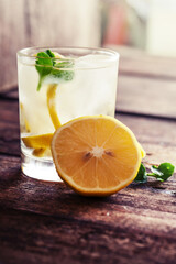 water with lemon and mint