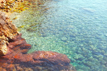 Fototapeta na wymiar Transparent Water Over Rocks . Stones on the sea bottom 