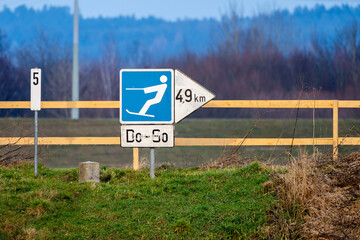 Schild, Zeichen an der Donau für Wasserski 