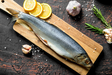 Salted herring with lemon slices, garlic and rosemary.