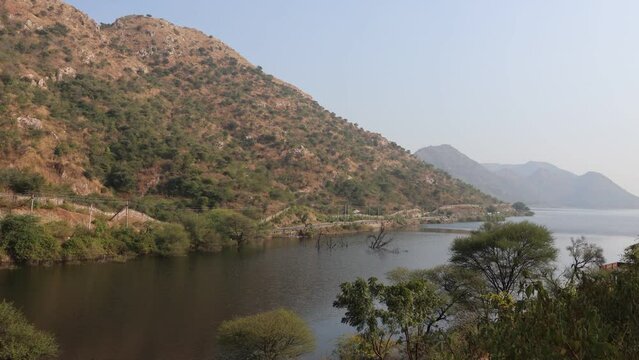 Bahubali Hills, Udaipur, Rajasthan, India 28th December 2022: Popular prewedding destination and trekking spot near Udaipur. View of Bahubali hill and Badi lake near Barda village