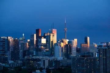 Zelfklevend Fotobehang 28,05,2022 Toronto, Canada.  View of modern buildings at sunset in downtown Toronto, Ontario. Evening in Toronto, beautiful shot.  © Kateryna
