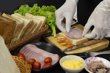 For breakfast, make a ham sandwich with salad and tomatoes.