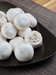 신선한 유기농 양송이 버섯