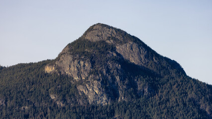 Obraz premium Rocky Mountain Peak on Anvil Island, Howe Sound, British Columbia, Canada. Nature Background