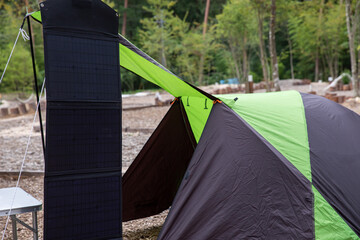 キャンプ場に貼られたテント
