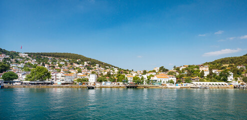 Obraz premium Panoramic sea view of the city with old houses in the mountains and a pier on the Adalar Islands, Turkey