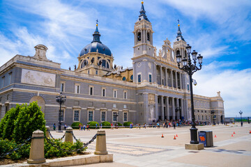 Fototapeta na wymiar the cathedral Madrid 