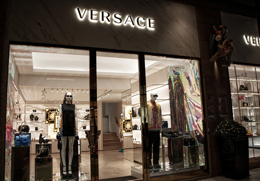 Versace﻿﻿ For Women - Luxury Fashion - IetpShops Italy EU