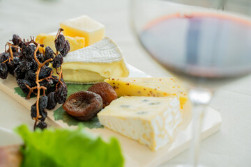 チーズと干しぶどうの組み合わせ