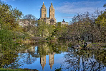 Fototapeta na wymiar Central Park, New York City at the lake