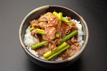 ニンニクの芽の牛丼
