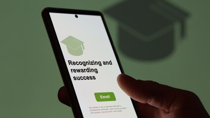 Reconnaître et récompenser le programme de réussite. Un étudiant s'inscrit à des cours pour étudier, acquérir une nouvelle compétence et passer la certification. texte en anglais