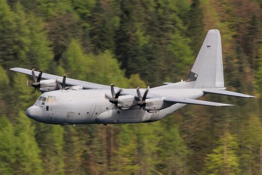 Lockheed C130 Hercules, Royal Air Force, military transport aircraft low level in the united kingdom. Lake District, Wales and Scotland, C-130 Hercules low level pilot training