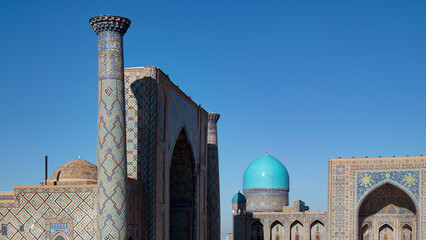 Blue uzbek muslim mosque in samarkand, madrasah