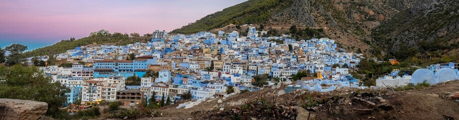 Obraz premium Walking through the streets of Chefchaouen (Morocco)