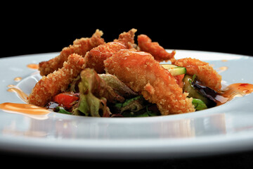 Vegetable salad with shrimp in batter and sauce