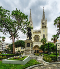 Fototapeta na wymiar Statue of Simon Bolivar in Parque Seminario (Seminar Park) and the Metropolitan Cathedral of Guayaquil
