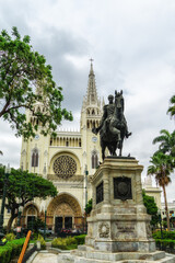 Fototapeta na wymiar Statue of Simon Bolivar in Parque Seminario (Seminar Park) and the Metropolitan Cathedral of Guayaquil