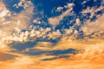 Obraz premium colorful and dramatic clouds on sky