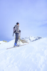 Fototapeta na wymiar Sci alpinista sulle Alpi Lepontine, Pizzo dell'Uomo, Massiccio del San Gottardo, Svizzera