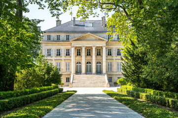 Chateau Margaux in Bordeaux, France - obrazy, fototapety, plakaty