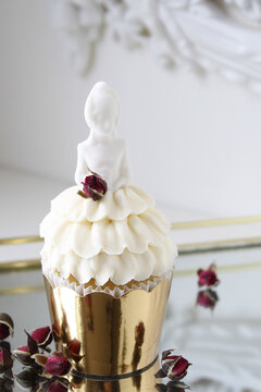 Marie Antoinette Cupcake
