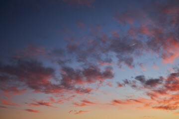 Naklejka premium pink red sky on a blue background evening sunset of a winter day.