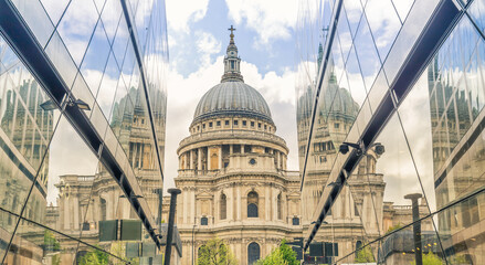 Fototapeta premium St Paul's Cathedral in London