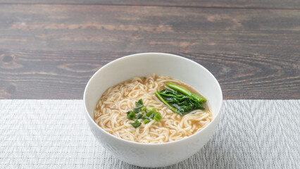 日本のシンプルな即席めん　イメージ