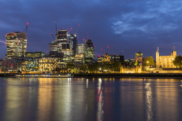 Fototapeta na wymiar London's business district at night over the Thames