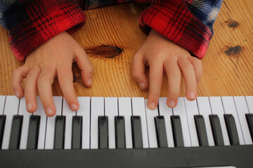 learning to play keyboards at home