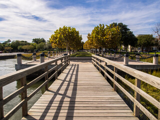 Fototapeta premium Wooden bridge by the water in Savannah, Georgia.