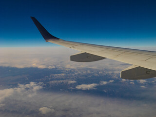 Fototapeta na wymiar 【旅行】飛行機からみる空と雲の風景
