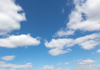 Obraz premium White clouds on the blue sky