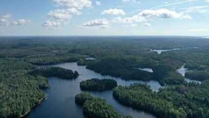 survol des lacs suédois dans la région de Dalécarlie, Scandinavie