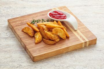 Fried rustic potato with tomato ketcup